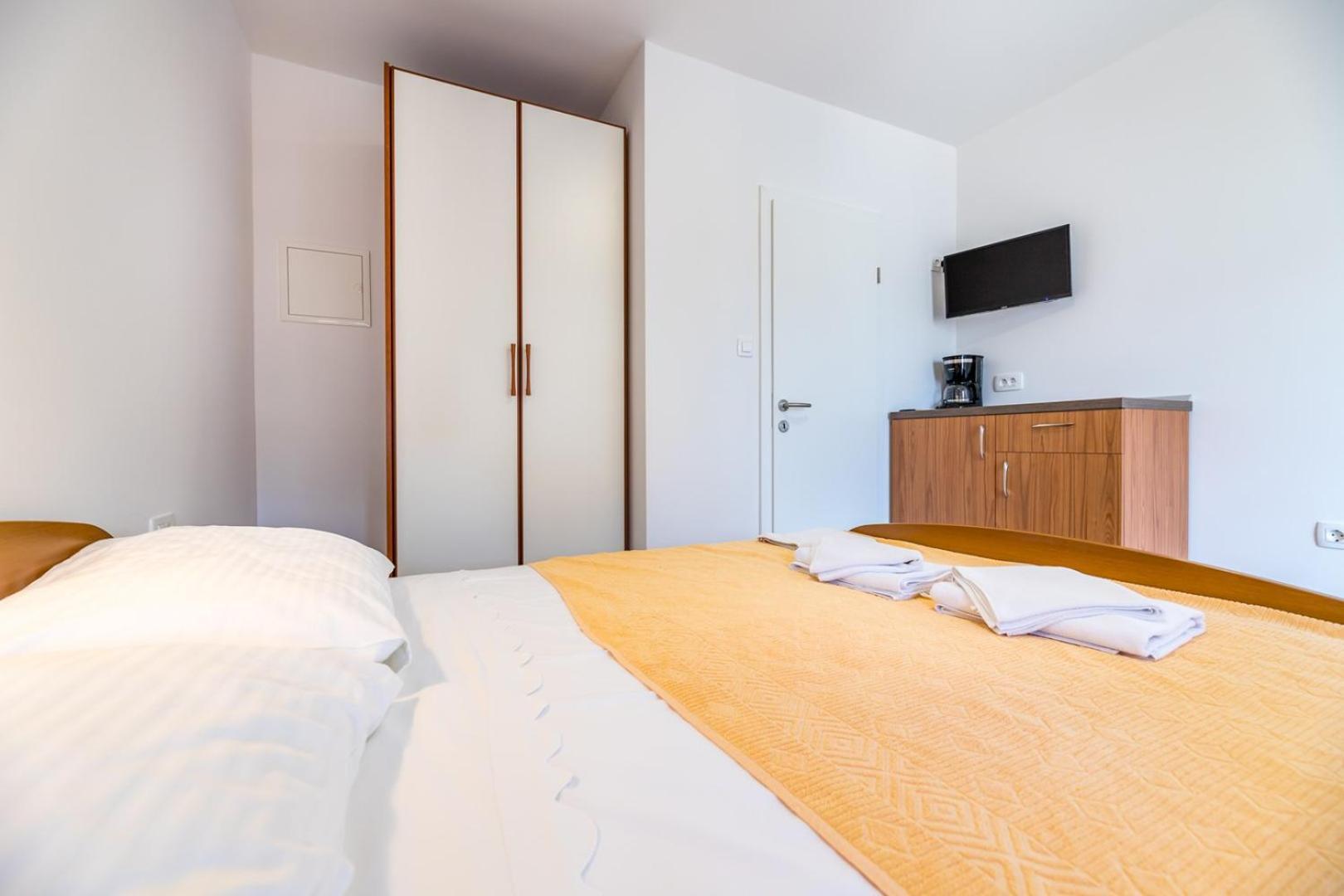 באסקה Apartments & Rooms Dekanic מראה חיצוני תמונה