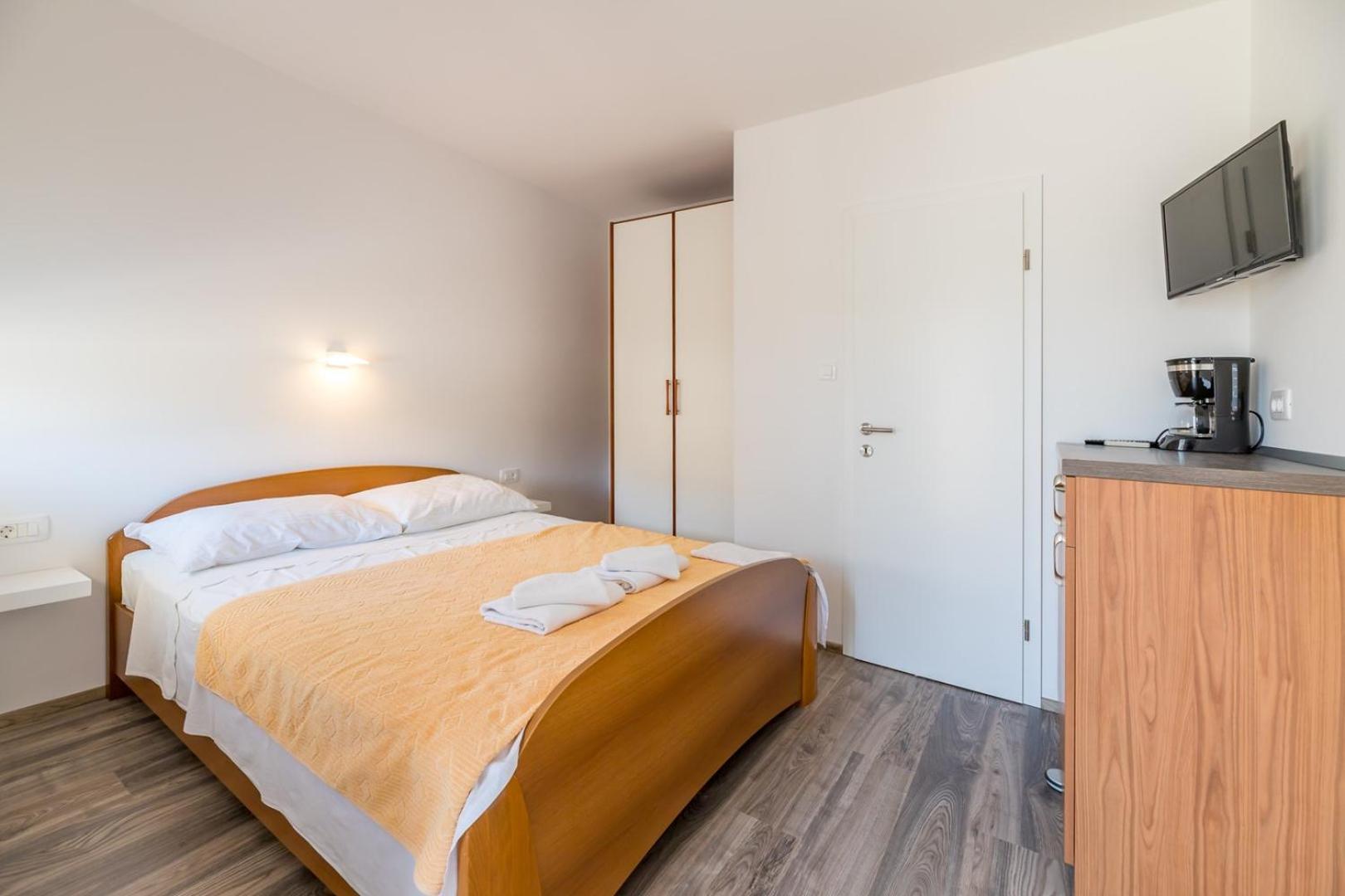 באסקה Apartments & Rooms Dekanic מראה חיצוני תמונה