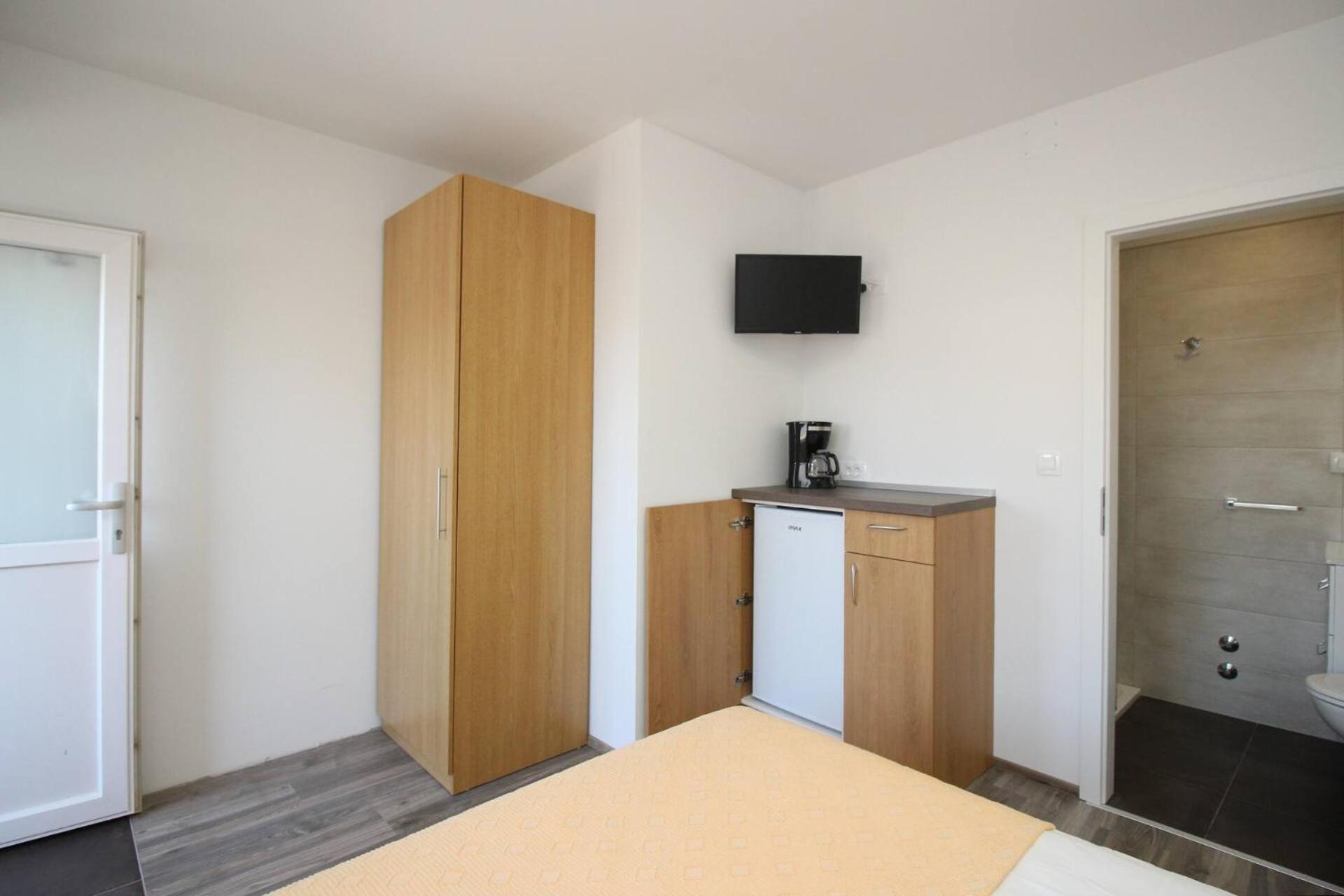 באסקה Apartments & Rooms Dekanic מראה חיצוני תמונה